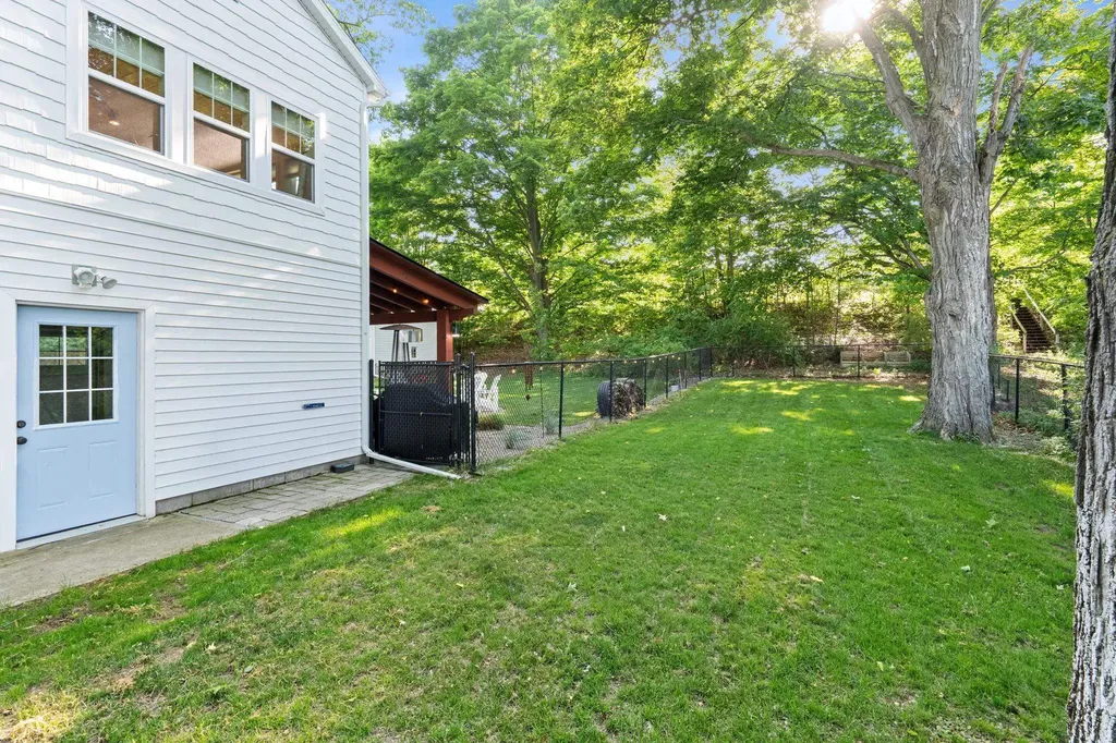 9714 SW Bay Shore Drive Elmwood Charter Township MI 49684