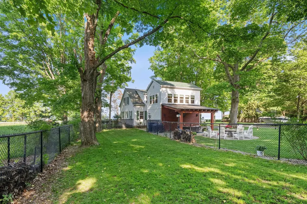 9714 SW Bay Shore Drive Elmwood Charter Township MI 49684
