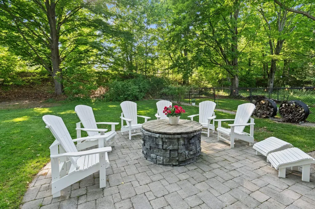 9714 SW Bay Shore Drive Elmwood Charter Township MI 49684