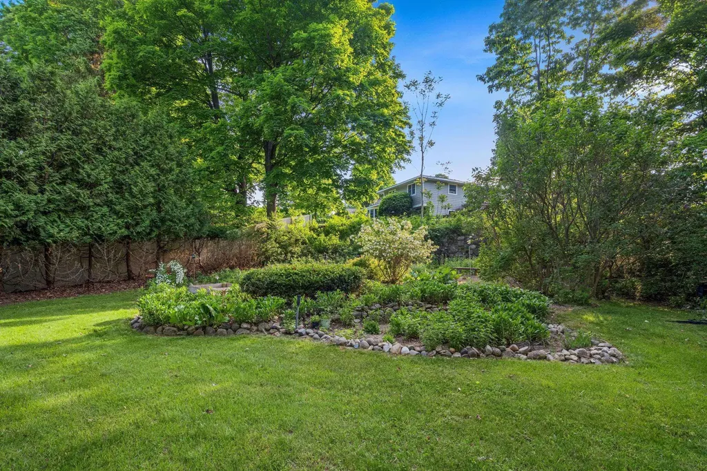 9714 SW Bay Shore Drive Elmwood Charter Township MI 49684