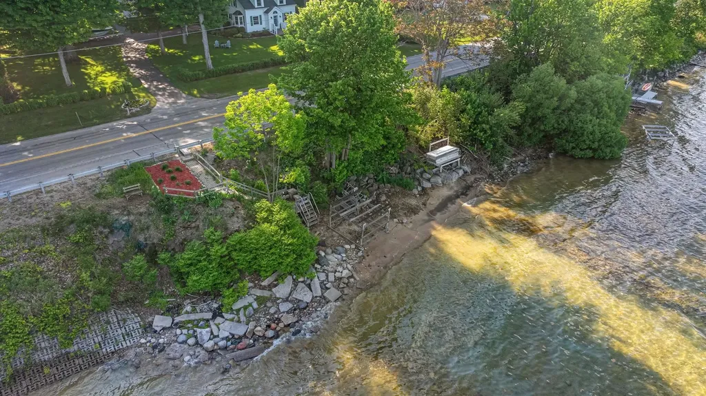 9714 SW Bay Shore Drive Elmwood Charter Township MI 49684