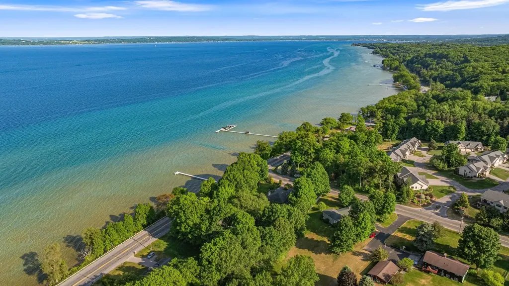 9714 SW Bay Shore Drive Elmwood Charter Township MI 49684