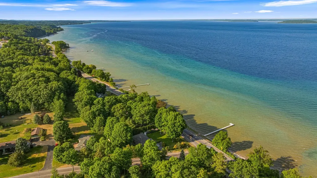 9714 SW Bay Shore Drive Elmwood Charter Township MI 49684