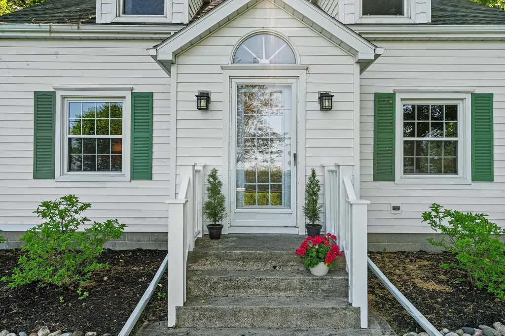 9714 SW Bay Shore Drive Elmwood Charter Township MI 49684