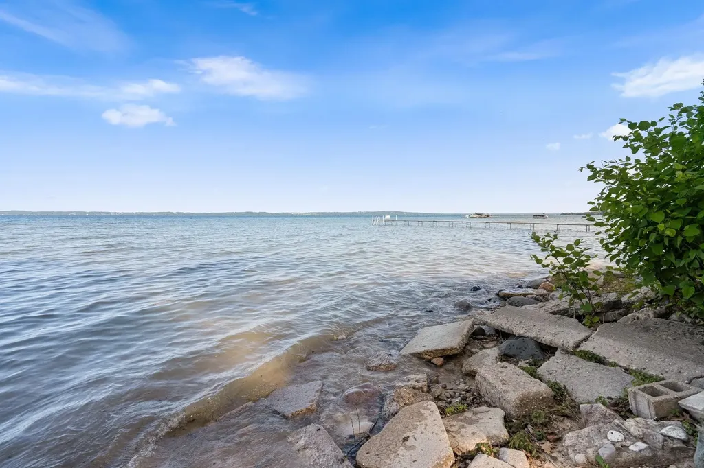 9714 SW Bay Shore Drive Elmwood Charter Township MI 49684