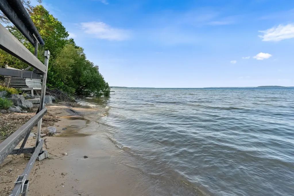 9714 SW Bay Shore Drive Elmwood Charter Township MI 49684