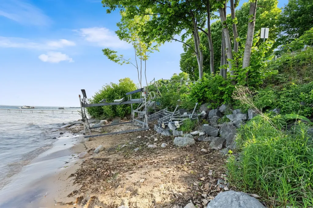 9714 SW Bay Shore Drive Elmwood Charter Township MI 49684