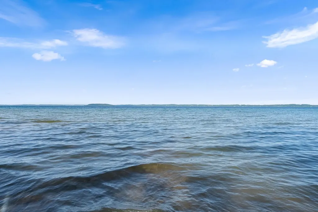 9714 SW Bay Shore Drive Elmwood Charter Township MI 49684