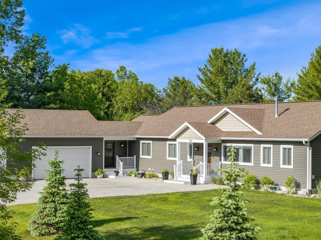 3390 Epps Lane East Bay Township MI 49686