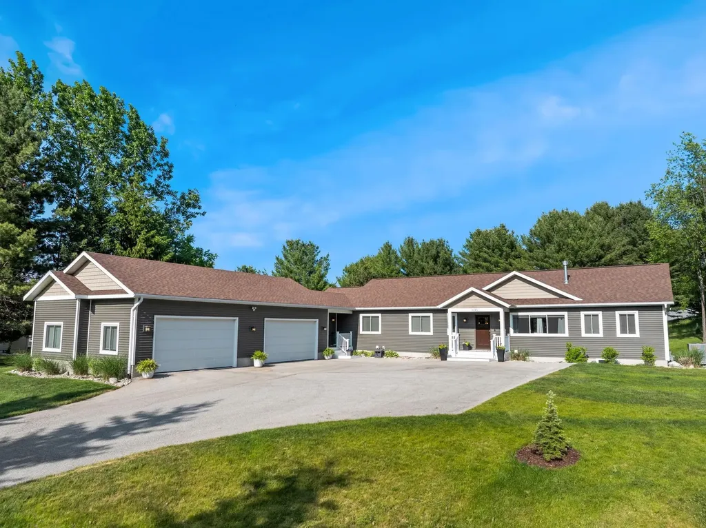 3390 Epps Lane East Bay Township MI 49686