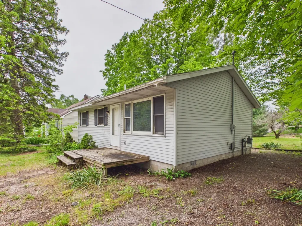 733 N Mill Street Leelanau Township MI 49670