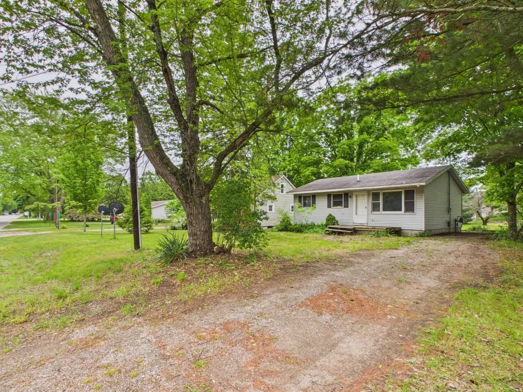 733 N Mill Street Leelanau Township MI 49670
