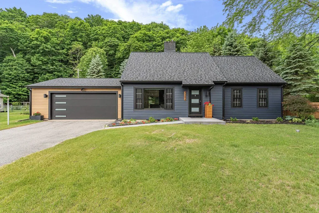 7284 S West Bayshore Drive Bingham Township MI 49684