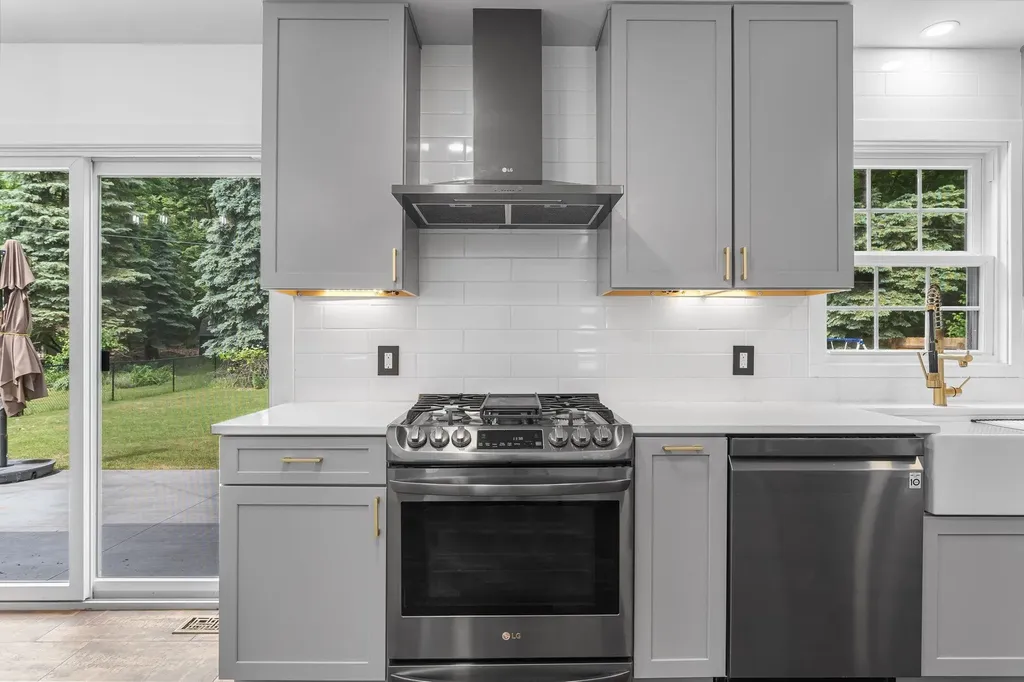 7284 S West Bayshore Drive Bingham Township MI 49684