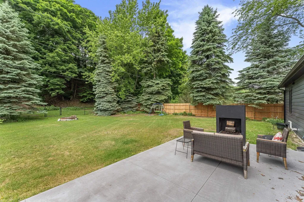 7284 S West Bayshore Drive Bingham Township MI 49684