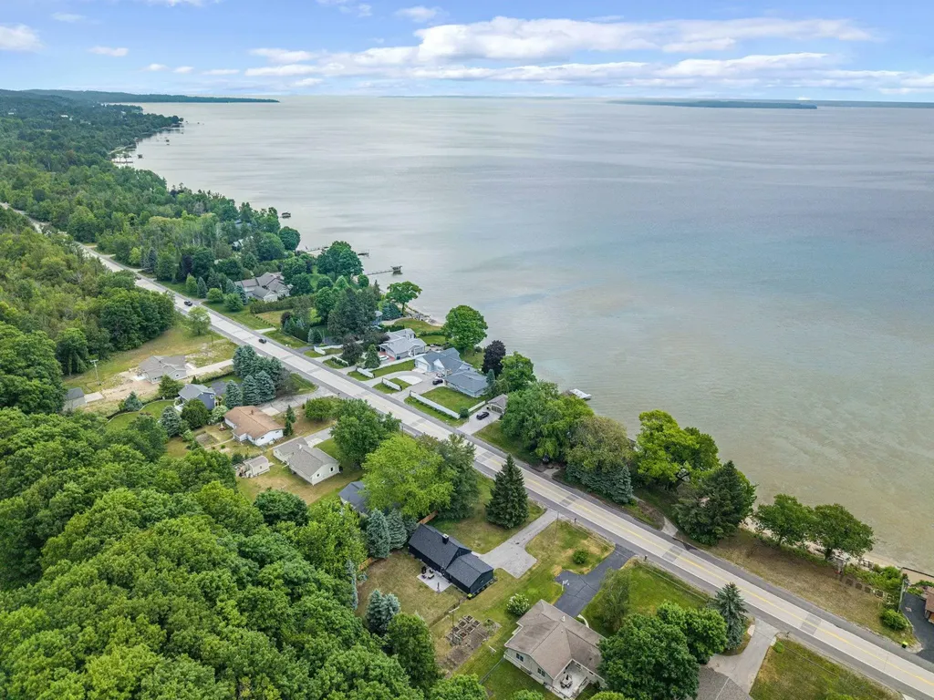 7284 S West Bayshore Drive Bingham Township MI 49684