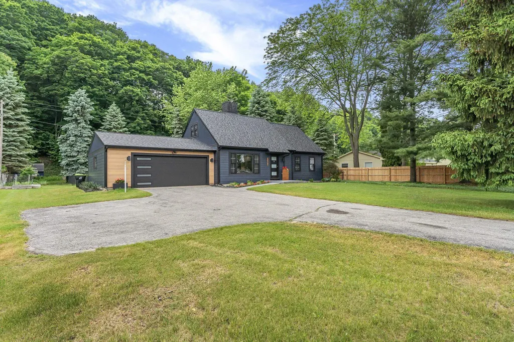 7284 S West Bayshore Drive Bingham Township MI 49684