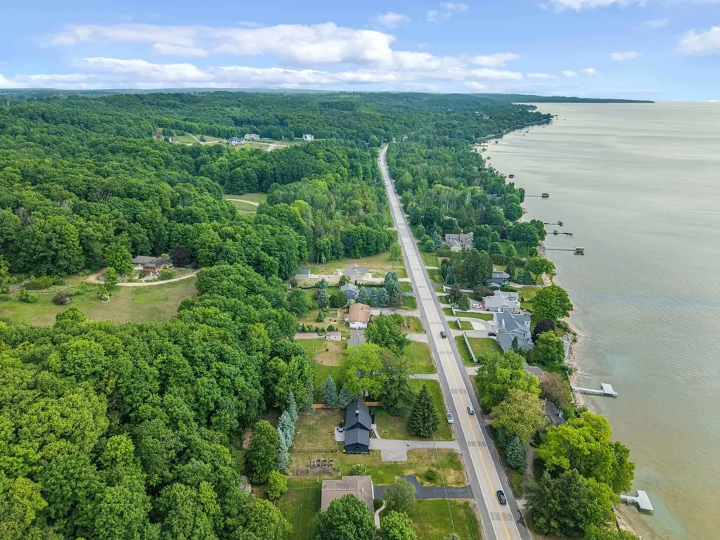 7284 S West Bayshore Drive Bingham Township MI 49684