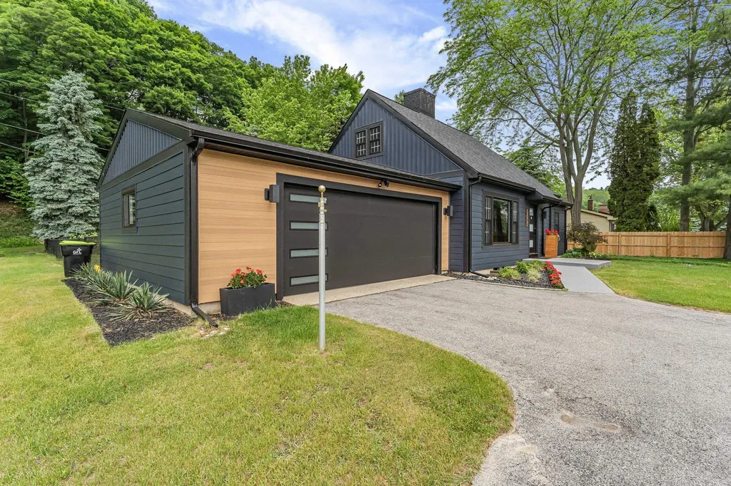 7284 S West Bayshore Drive Bingham Township MI 49684