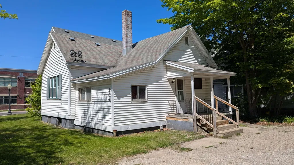 204 E Eighth Street Traverse City City MI 49684