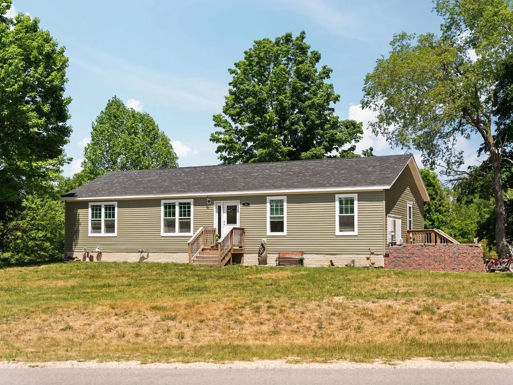 584 Gitchegumee Drive Hanover Township MI 49620