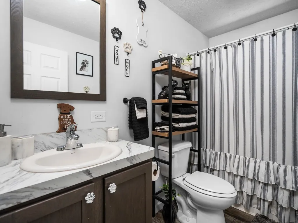584 Gitchegumee Drive Hanover Township MI 49620
