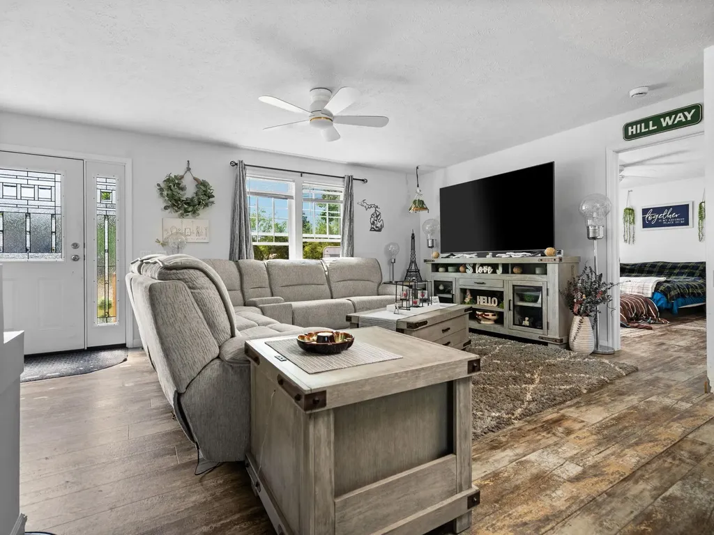584 Gitchegumee Drive Hanover Township MI 49620