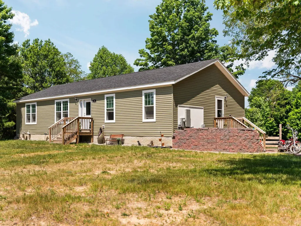 584 Gitchegumee Drive Hanover Township MI 49620