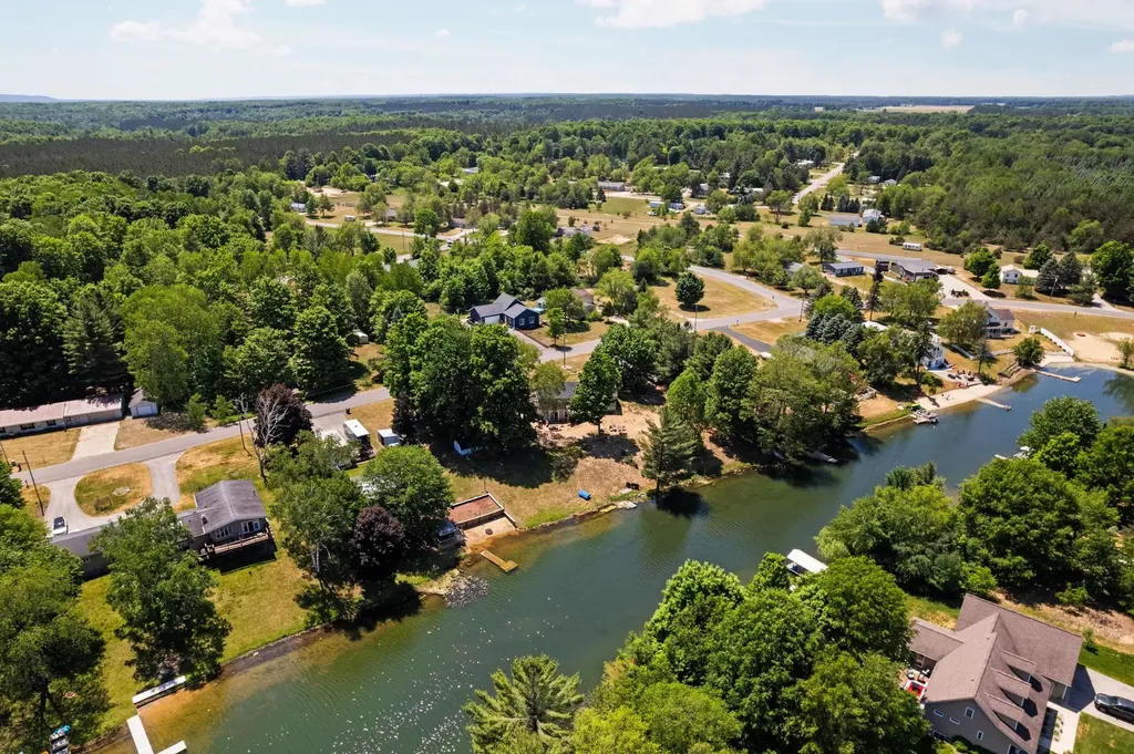 584 Gitchegumee Drive Hanover Township MI 49620