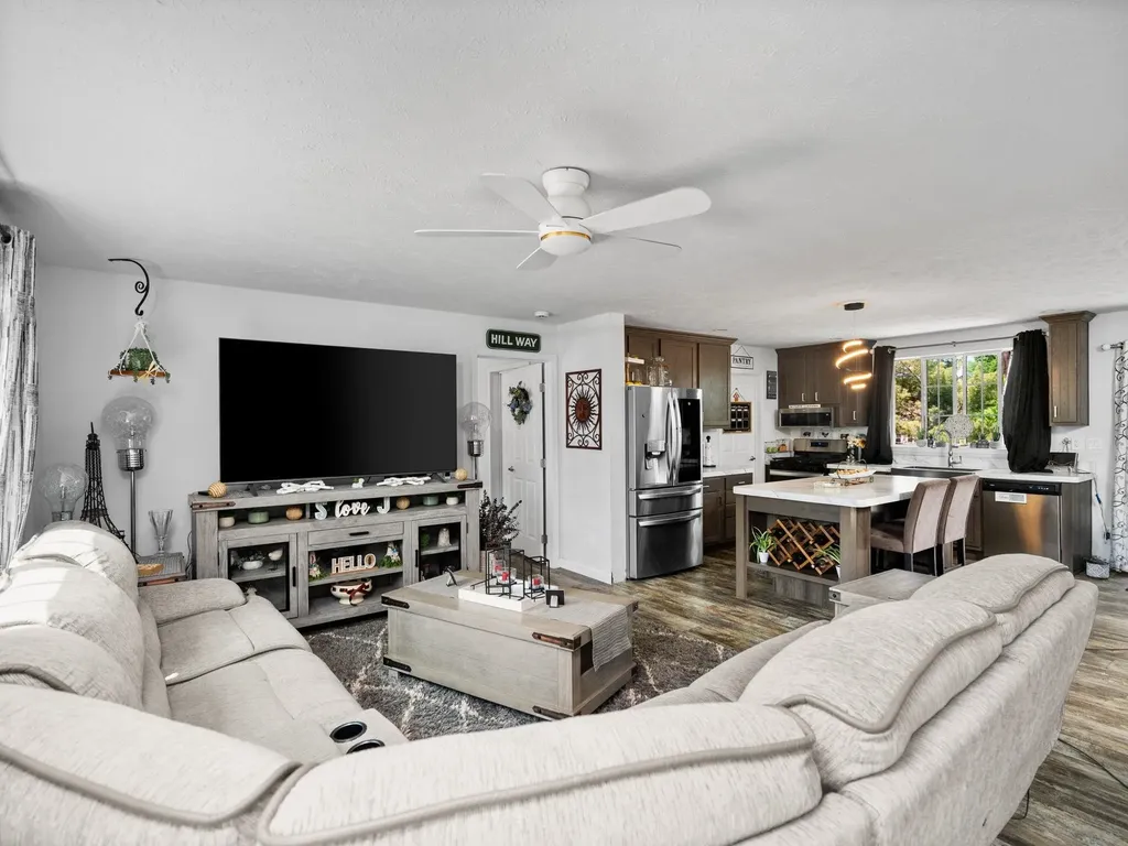 584 Gitchegumee Drive Hanover Township MI 49620
