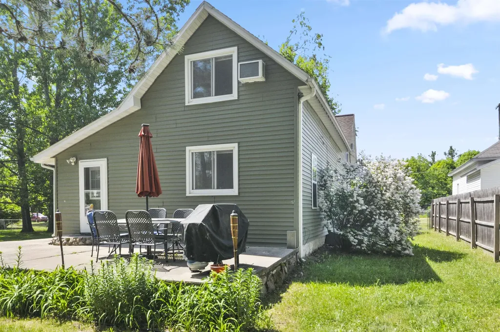 705 Sunnyside Drive Cadillac City MI 49601