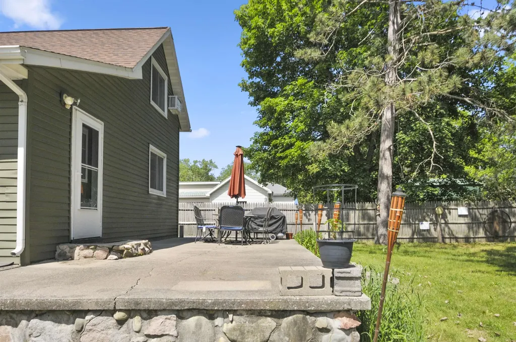 705 Sunnyside Drive Cadillac City MI 49601