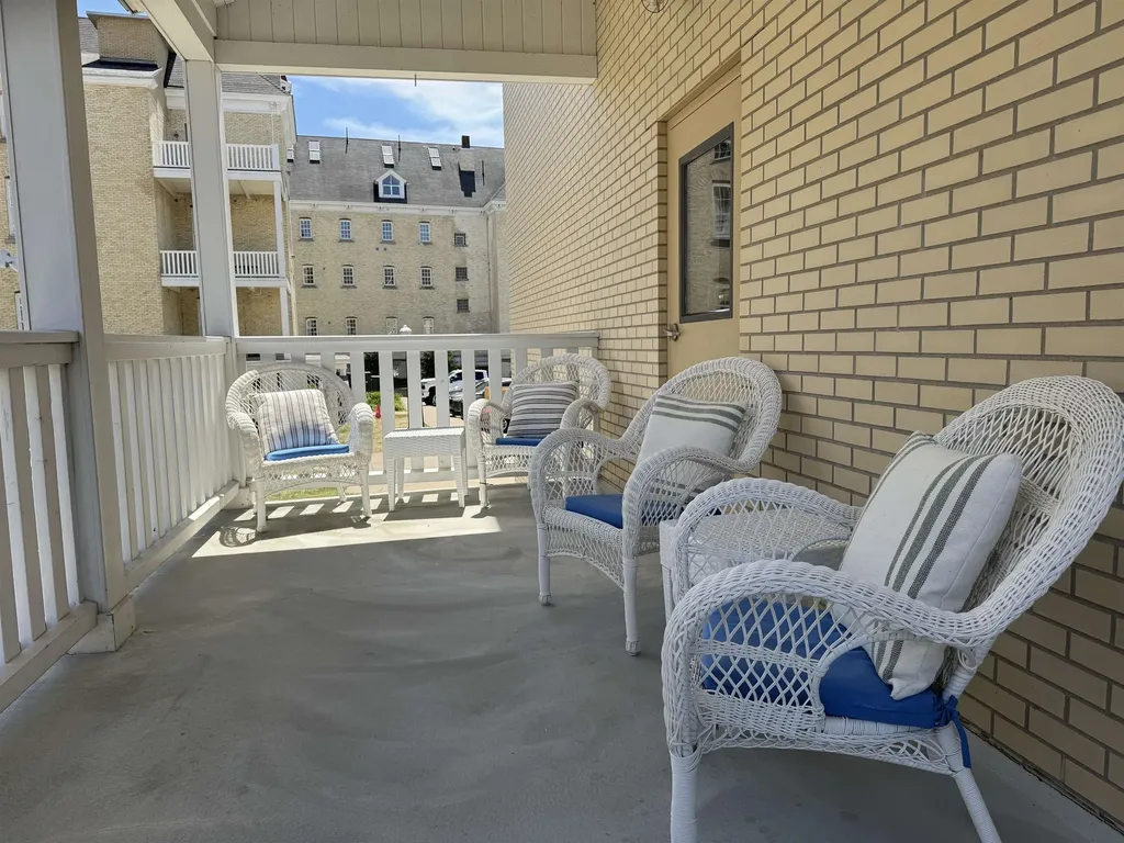 810-201 Cottageview Drive Traverse City City MI 49684