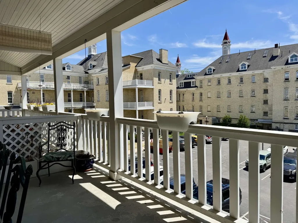 810-201 Cottageview Drive Traverse City City MI 49684