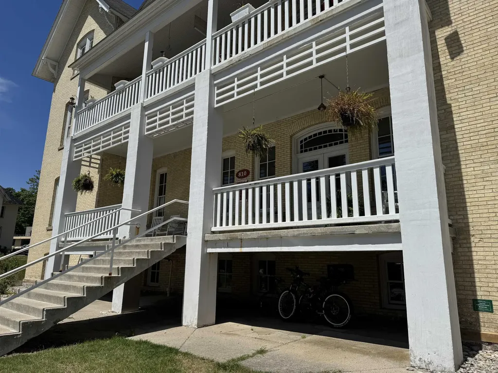 810-201 Cottageview Drive Traverse City City MI 49684