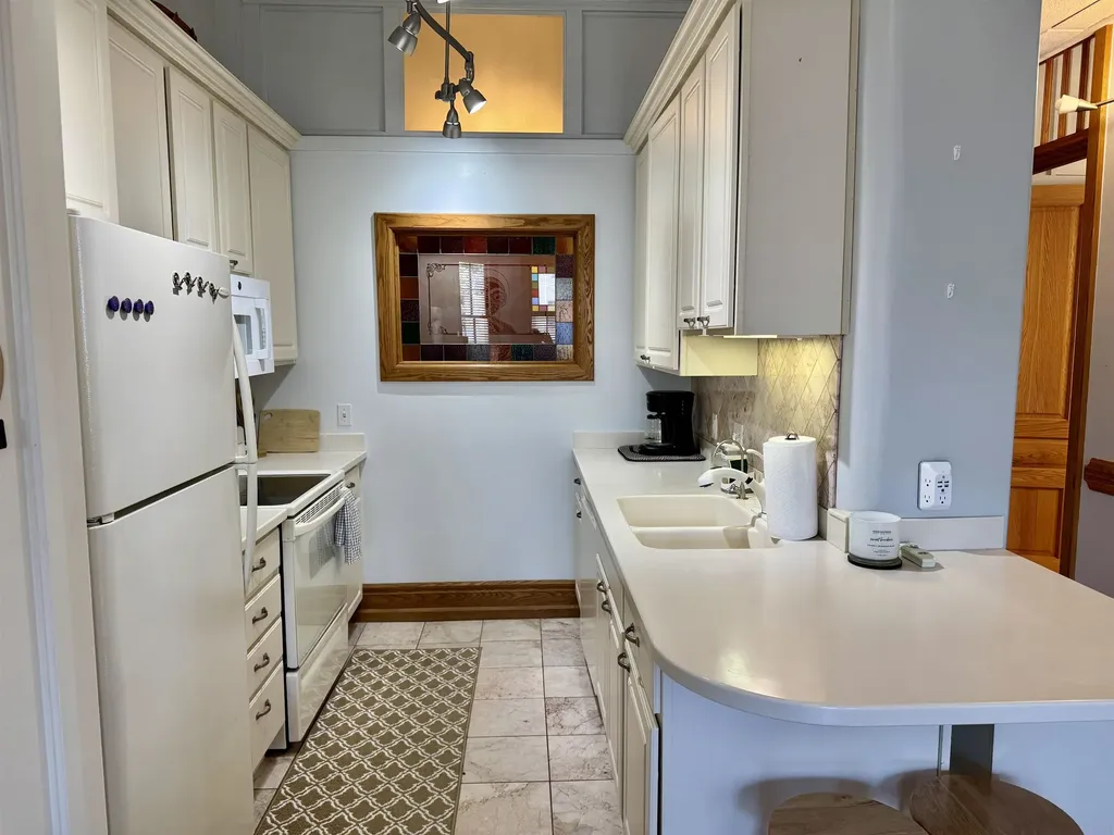 810-201 Cottageview Drive Traverse City City MI 49684