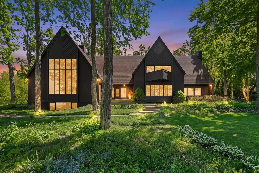 1425 Bay View Heights Bear Creek Township MI 49770