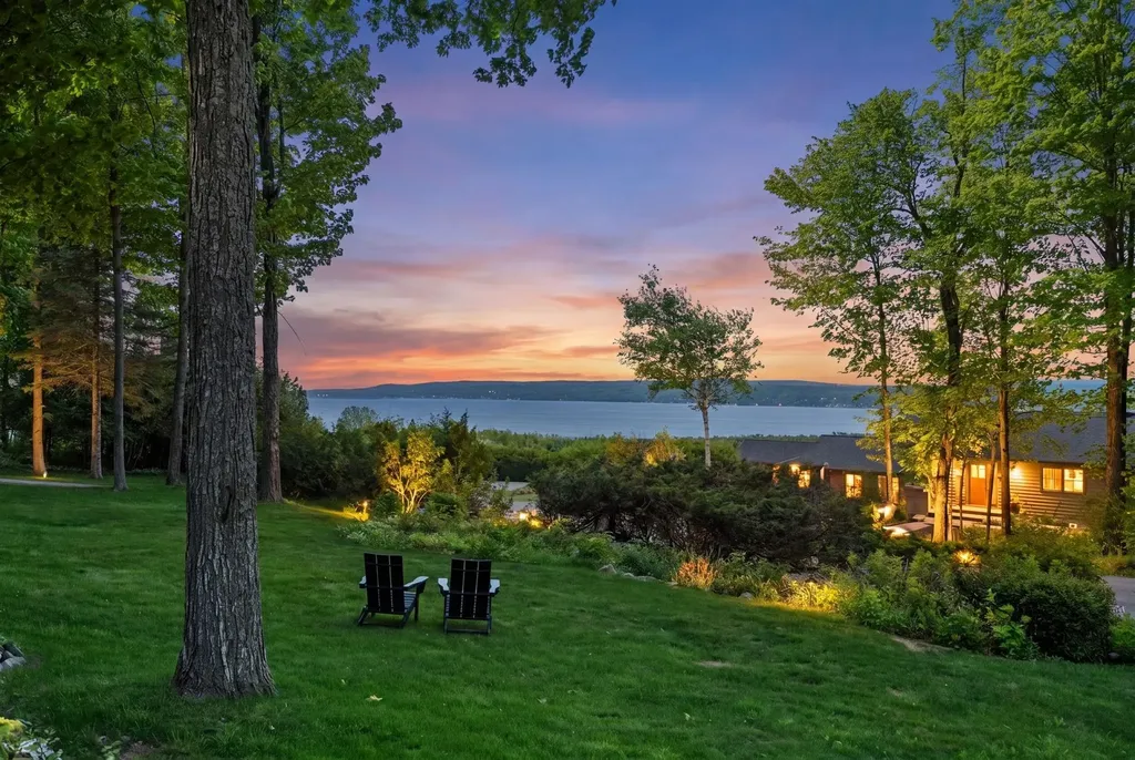 1425 Bay View Heights Bear Creek Township MI 49770