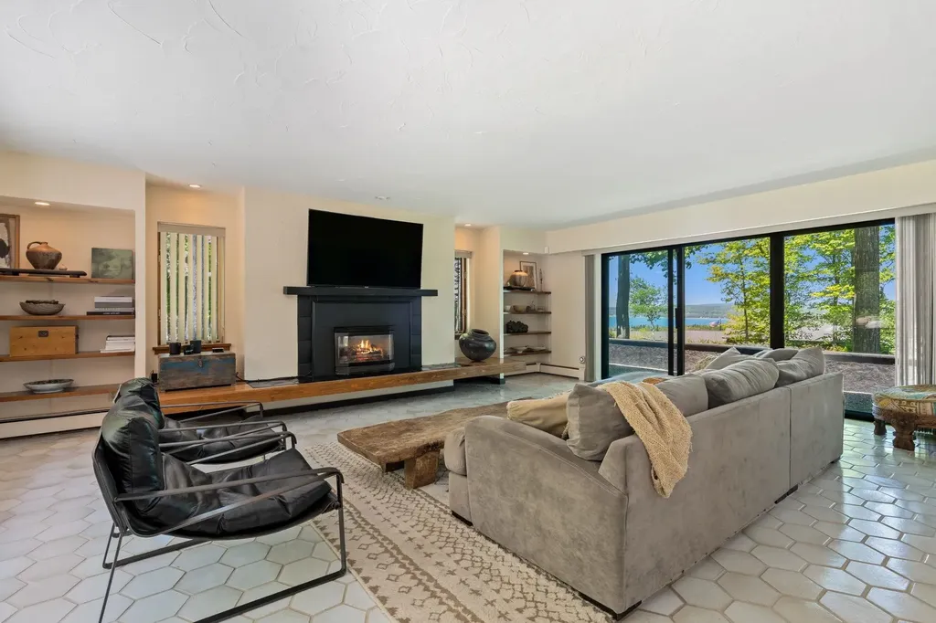 1425 Bay View Heights Bear Creek Township MI 49770