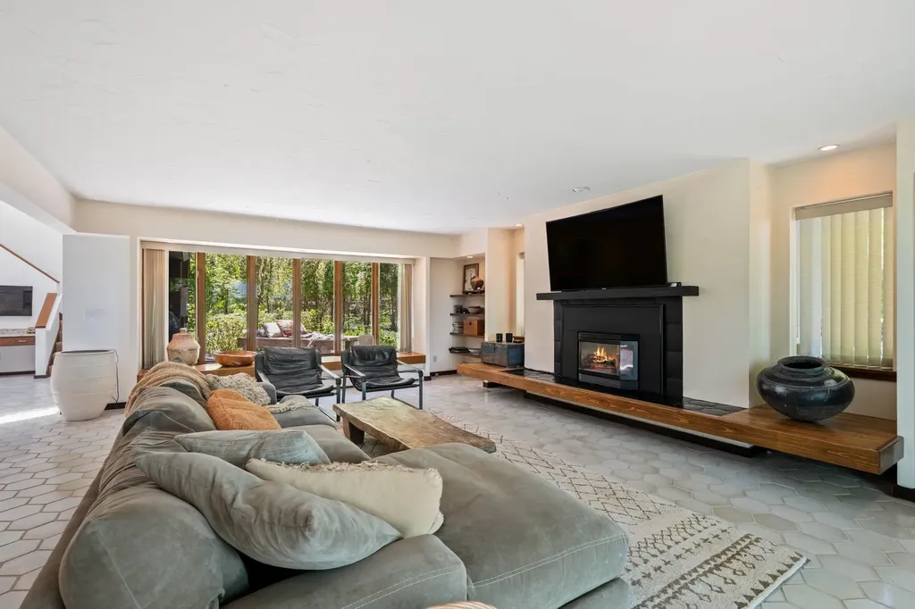 1425 Bay View Heights Bear Creek Township MI 49770
