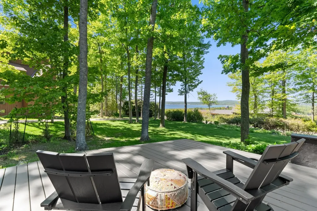 1425 Bay View Heights Bear Creek Township MI 49770