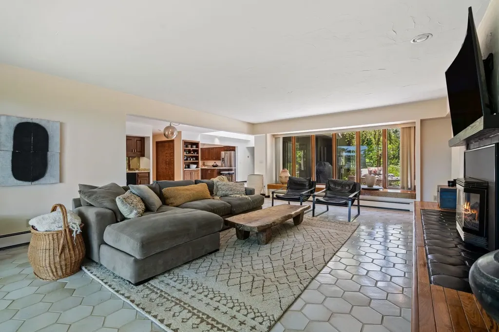 1425 Bay View Heights Bear Creek Township MI 49770