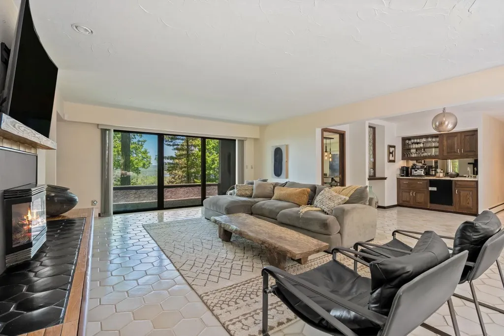 1425 Bay View Heights Bear Creek Township MI 49770