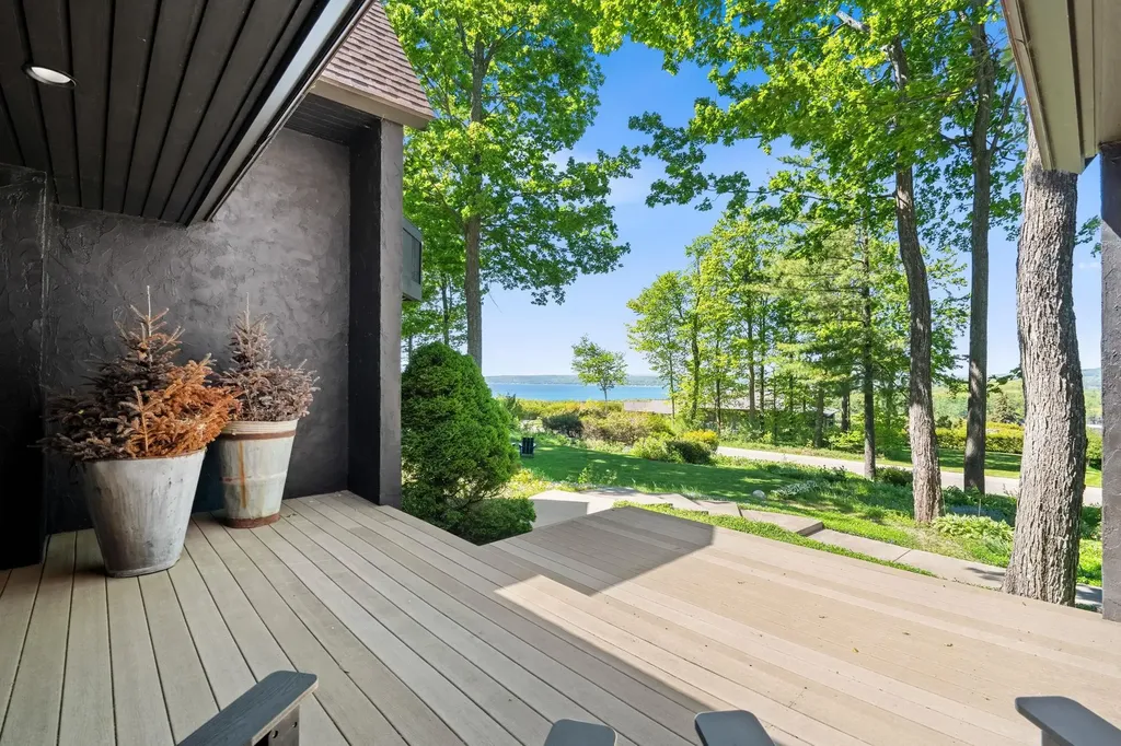 1425 Bay View Heights Bear Creek Township MI 49770