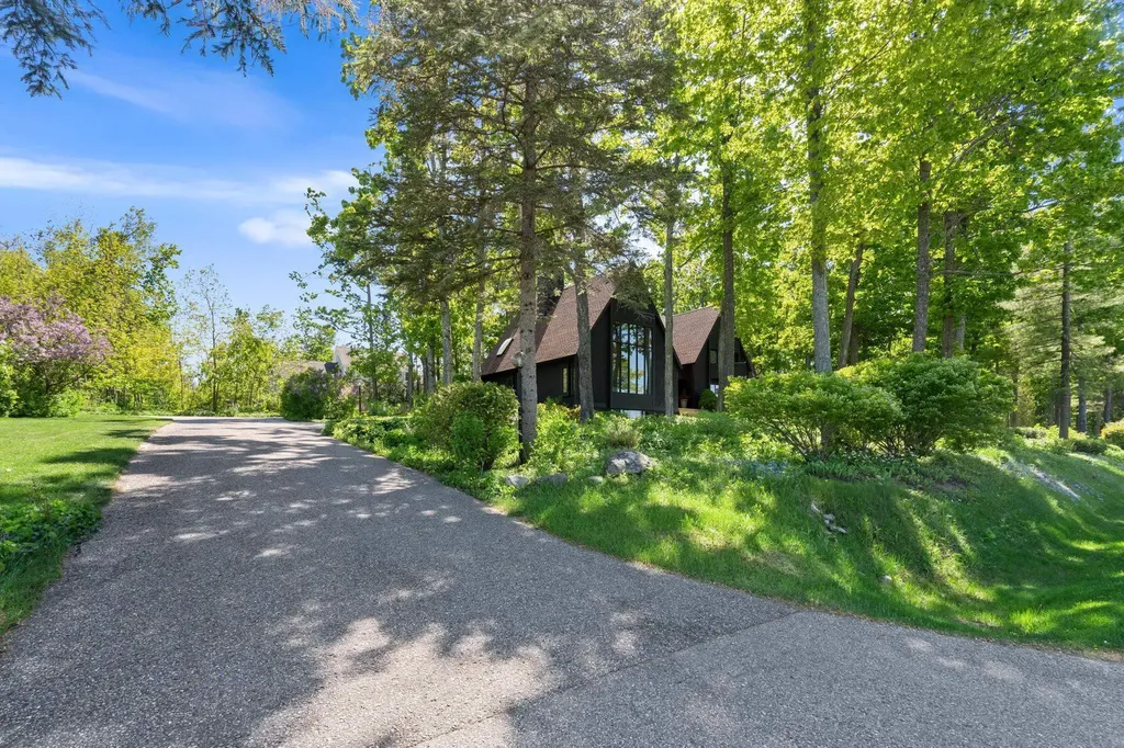 1425 Bay View Heights Bear Creek Township MI 49770