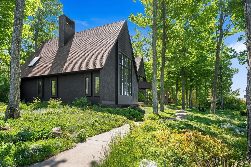 1425 Bay View Heights Bear Creek Township MI 49770