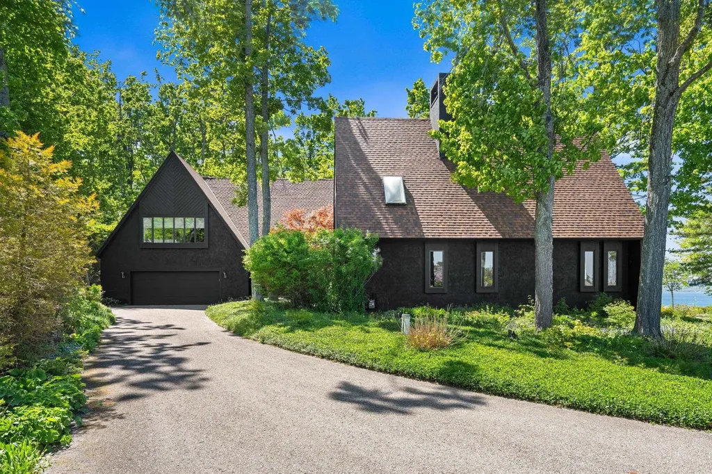 1425 Bay View Heights Bear Creek Township MI 49770