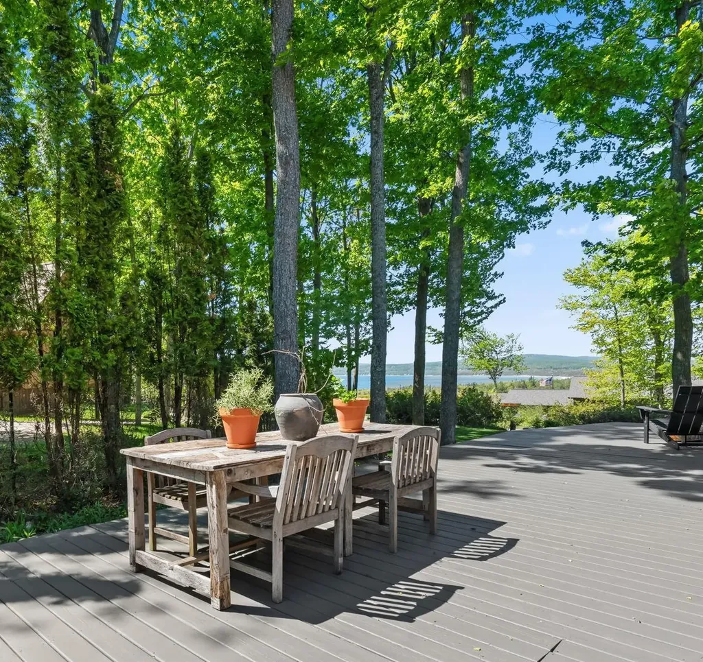 1425 Bay View Heights Bear Creek Township MI 49770