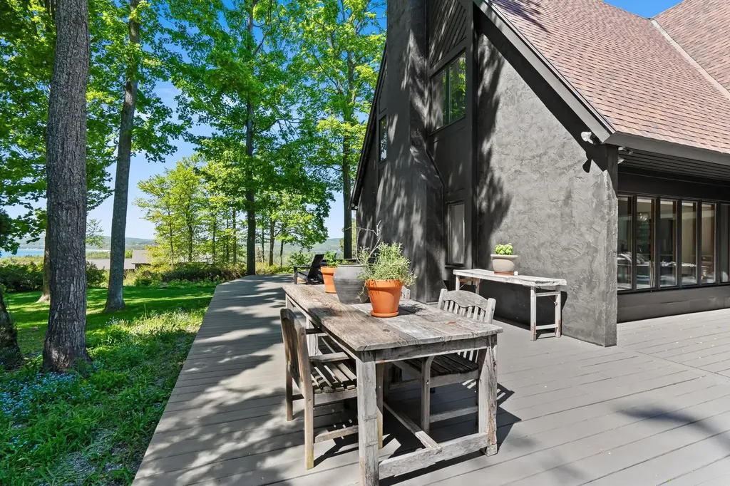 1425 Bay View Heights Bear Creek Township MI 49770