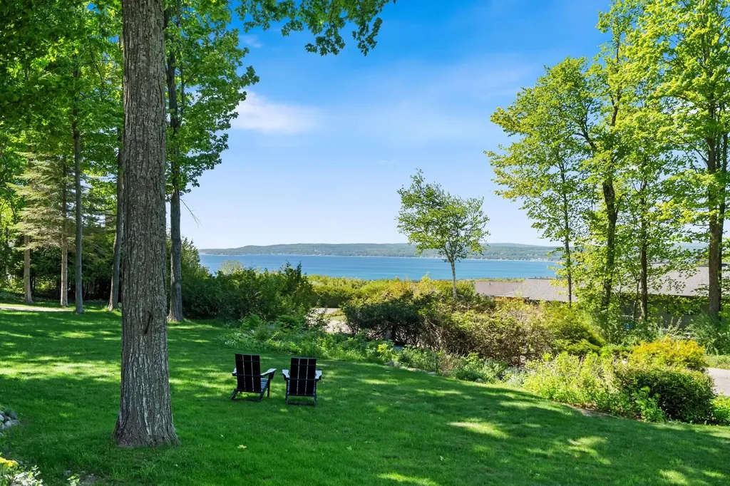 1425 Bay View Heights Bear Creek Township MI 49770